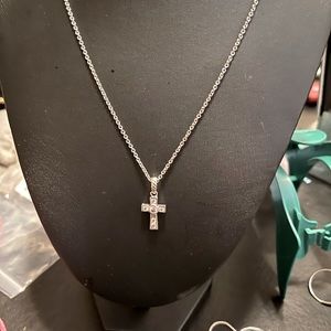 Pretty cz silver tone cross 16-19 inch with extender not suppose to tarnish ….